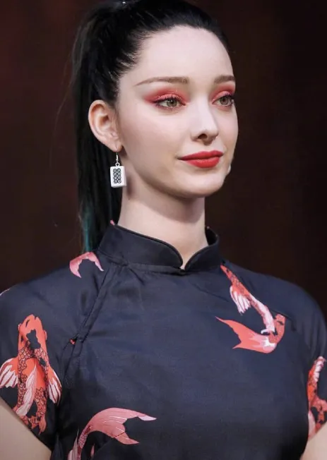 Emma Dumont