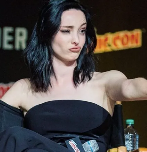 The actress Emma Dumont revealed in her most recent assertions